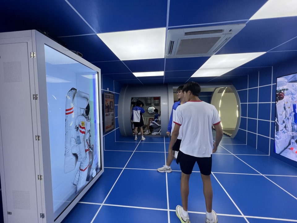 張沛松紀念中學