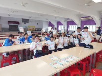 香港遊樂場協會賣旗籌款